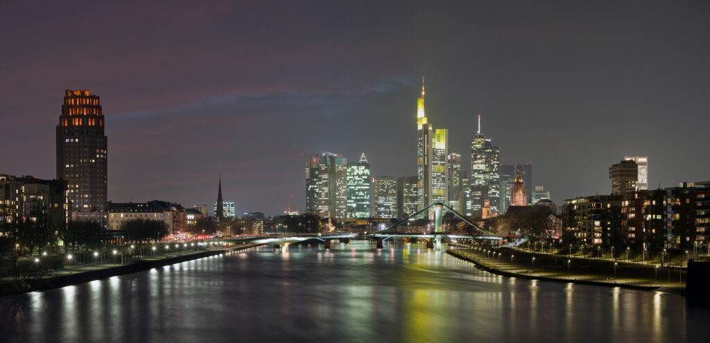 07 frankfurt am main stadtpanorama von der deutschherrnbruecke am fruehen abend 20100310